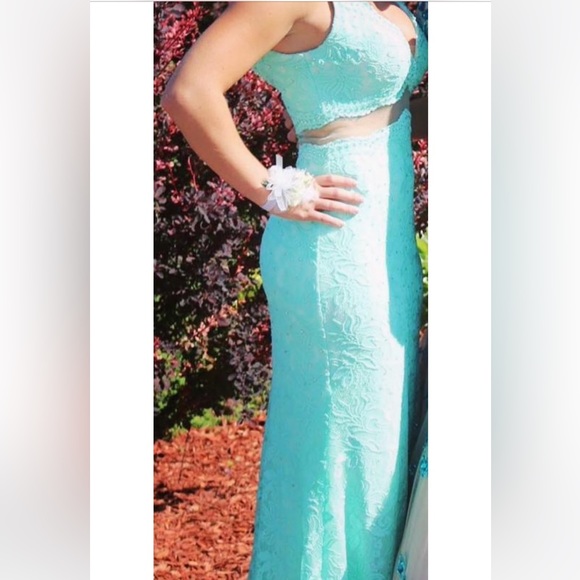 La Femme Prom Dress Midriff Cutout Green Lace Fitted Maxi Formal Grad 💫 - Picture 5 of 17